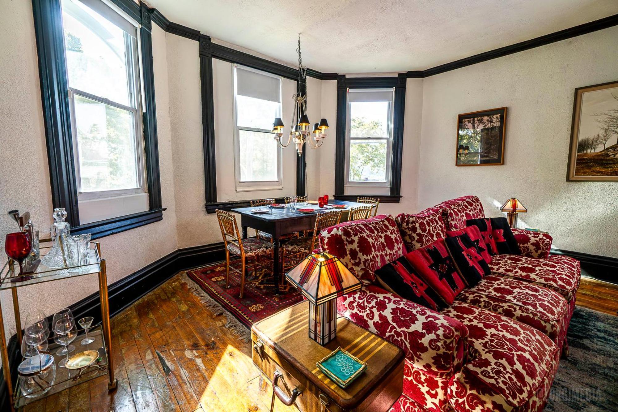 Parkside Paradise Elegant Victorian Just Steps From The Park *