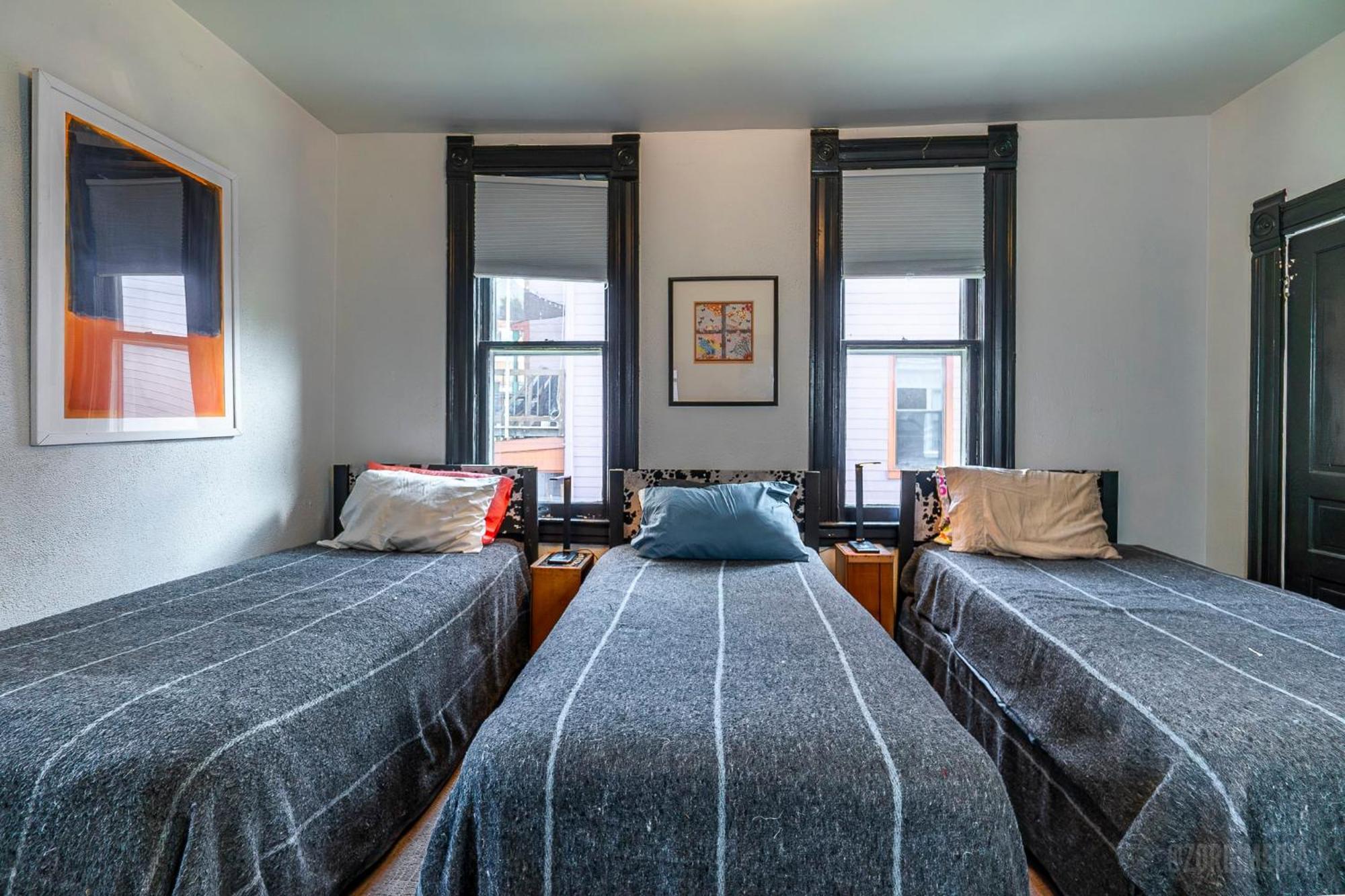 Parkside Paradise Elegant Victorian Just Steps From The Park