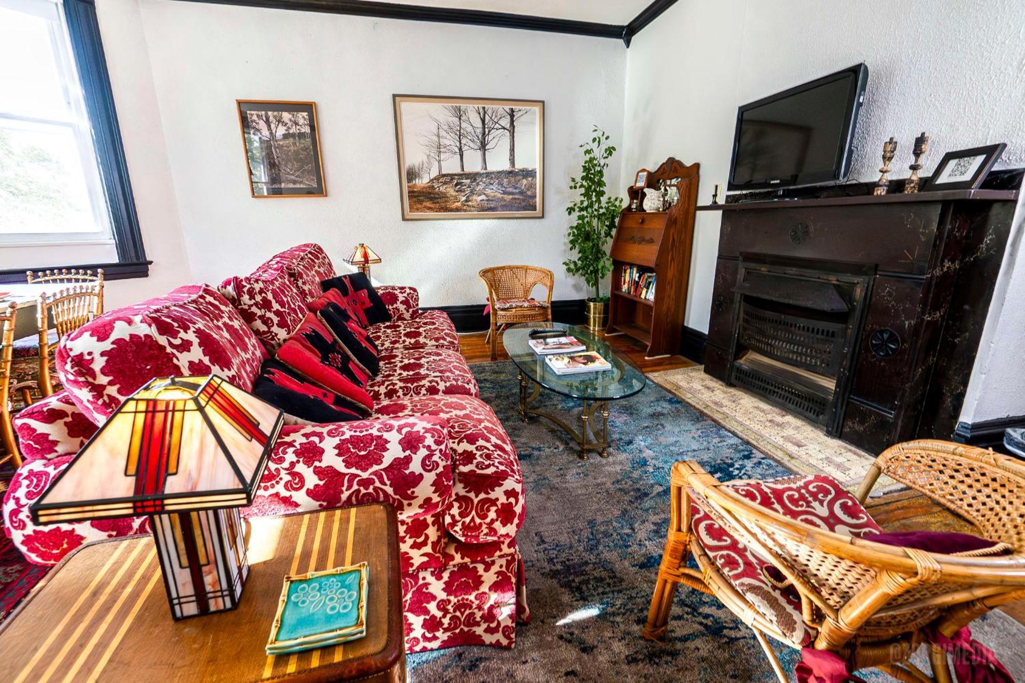 Parkside Paradise Elegant Victorian Just Steps From The Park *