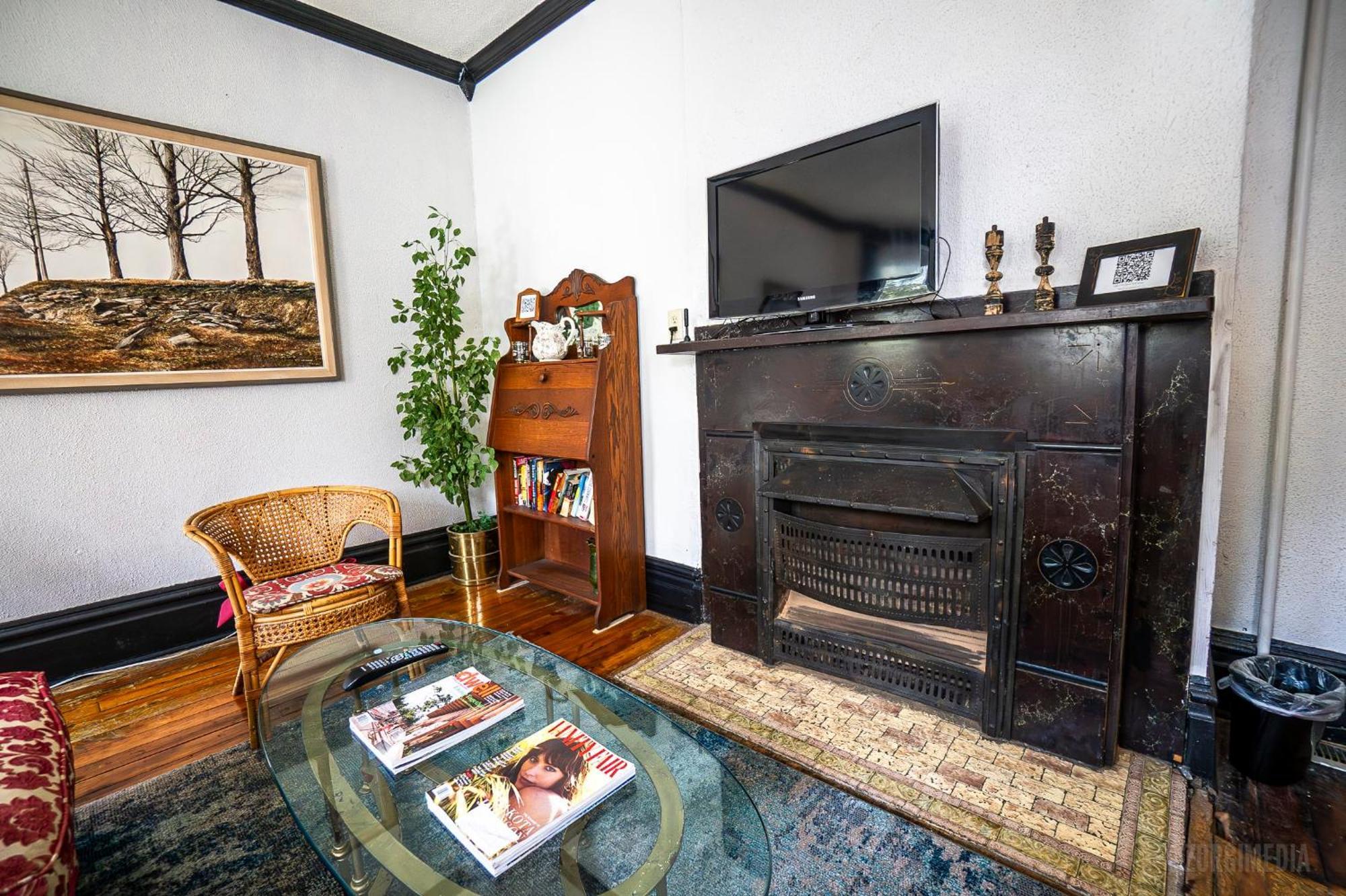 Parkside Paradise Elegant Victorian Just Steps From The Park